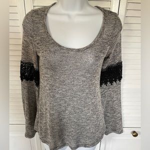 Gray & Black Sweater Lace Accent Mid Sleeve Medium